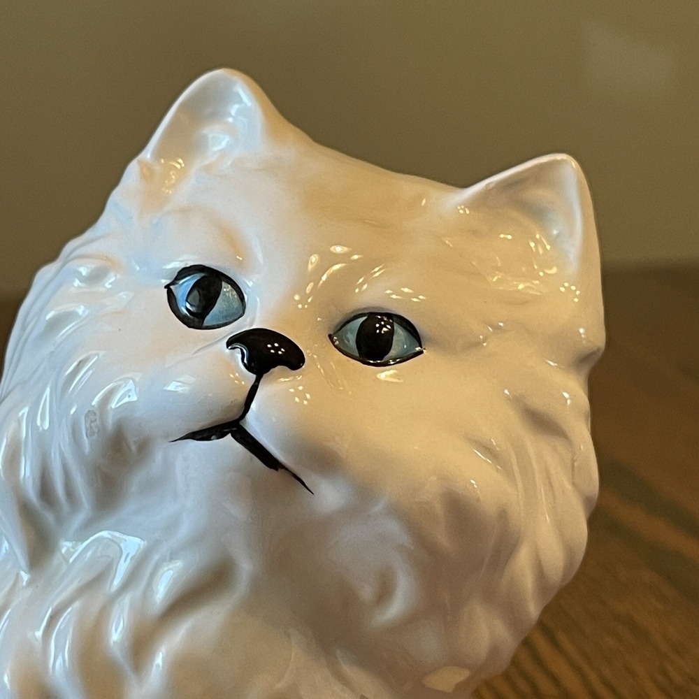 White Persian Cat Figurine Vintage 7" Blue Eyes Cream Cute Kitty Kitten - Picture 2 of 11